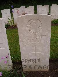 Etaples Military Cemetery - Wilkins, E